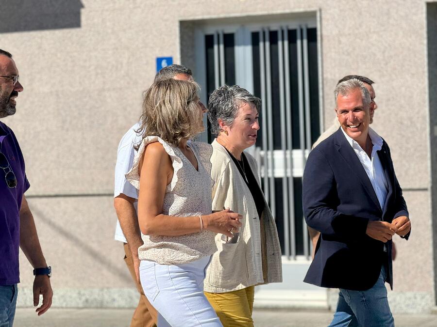 O vicepresidente da Deputación de Pontevedra, Rafa Domínguez, xunto coa deputada de Infraestruturas Públicas, Belén Cachafeiro