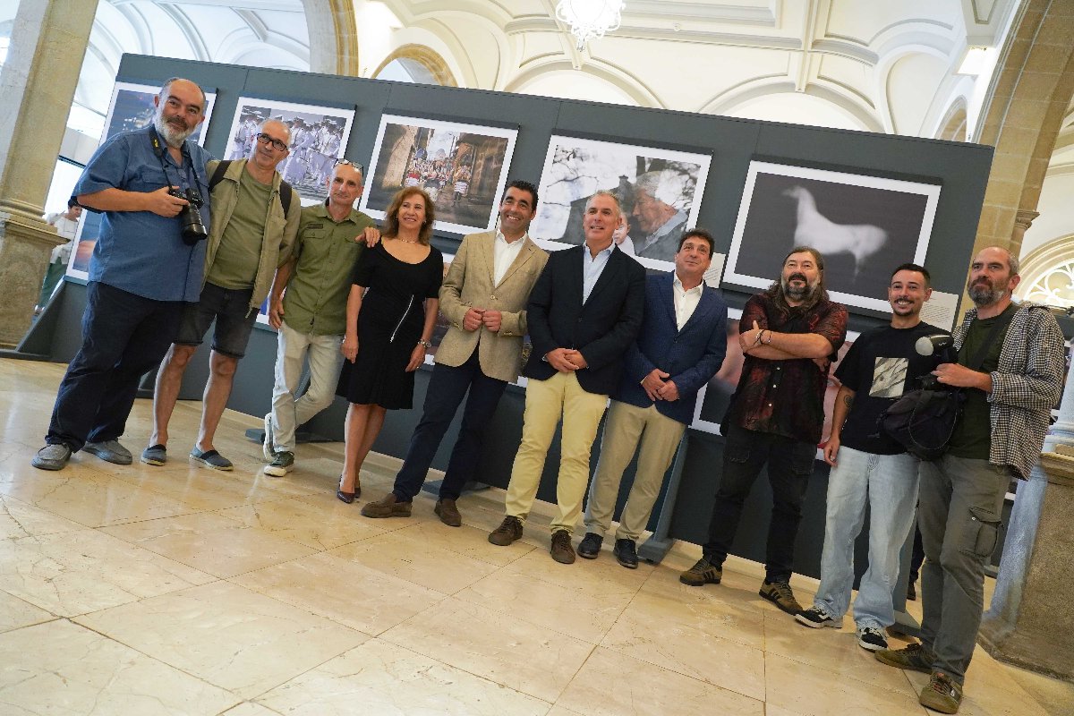 Noticia - LUIS LOPEZ INAUGURACION SEGUNDA EDICION EXPOSICION FOTOXORNALISMO GALICIA INEDITA 24-09-2026