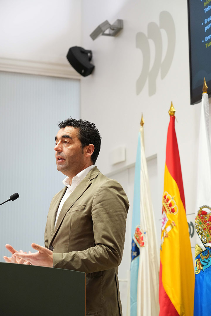 Conferencia de prensa de Luis López