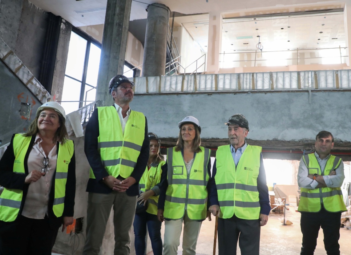 Luisa Sánchez anima a aproveitar as últimas semanas de visitas guiadas gratuítas ao Teatro Cine Fraga antes do inicio da rehabilitación integral do inmoble