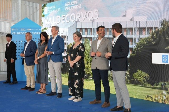 Noticia - PE DE FOTO LUIS LOPEZ ASISTE ACTO ENTREGA CHAVES VIVENDA PUBLICA VALDECORVOS PONTEVEDRA 28-07-2026