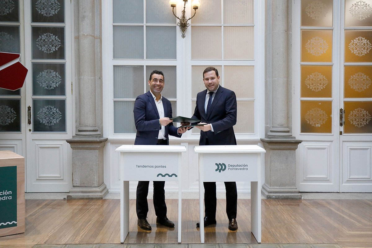O presidente da Deputación de Pontevedra, Luis López, e o alcalde de Cerdedo-Cotobade, Jorge Cubela