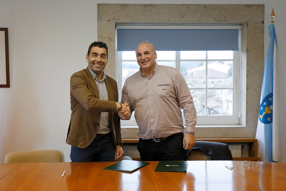 O presidente da Deputación de Pontevedra, Luis López, e o alcalde de Agolada, Luis Calvo