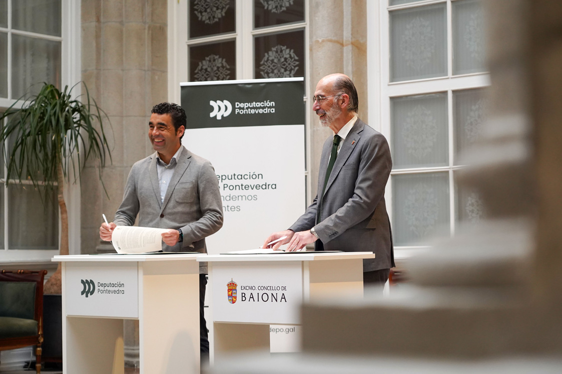 Luis López e o alcalde de Baiona, Jesús Vázquez Almuíña