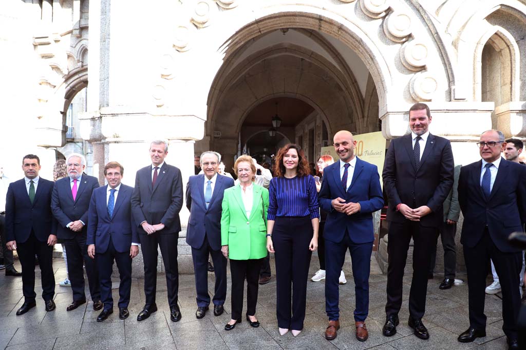 Luis López xunto co presidente da Xunta de Galicia, Alfonso Rueda; a presidenta da Comunidade de Madrid, Isabel Díaz Ayuso; e o alcalde de Madrid, Jose Luis Martínez-Almeida.