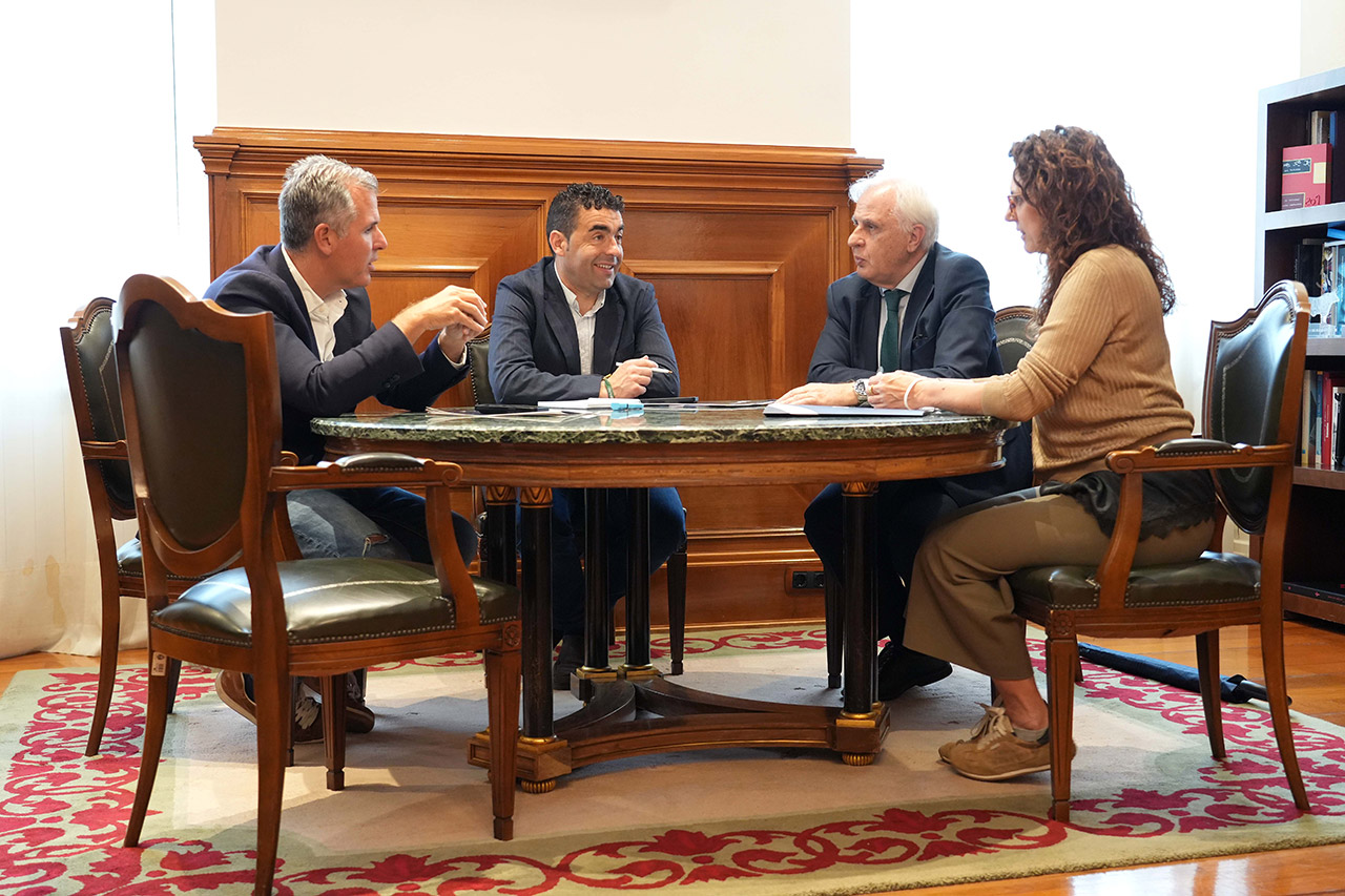 Luis López recibe os membros do comité provincial de Cruz Vermella, unha referencia para o benestar social na provincia