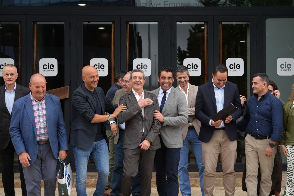 Noticia - LUIS LOPEZ HOMENAXE EMPRESARIOS PORRINO 30-09-2026
