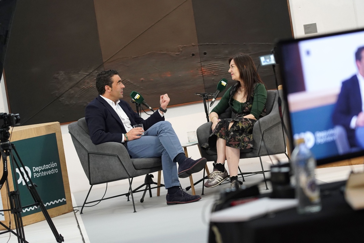 Luis López e Ledicia Costas conversan sobre Vigo, o futuro do galego ou a recuperación do Cine Fraga no segundo episodio do podcast da Deputación “Minutos Extra”