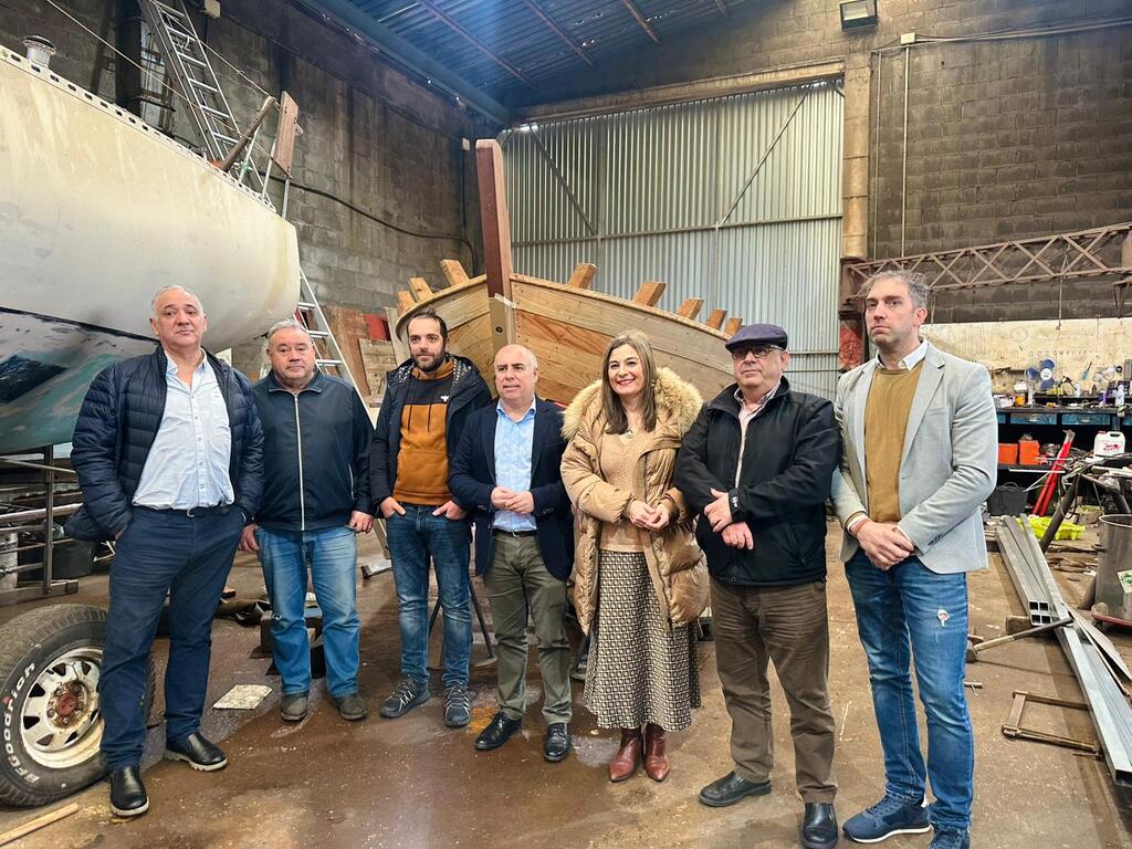 Javier Tourís visitou en Cambados a Asociación Cultural e Deportiva Vela Tradicional