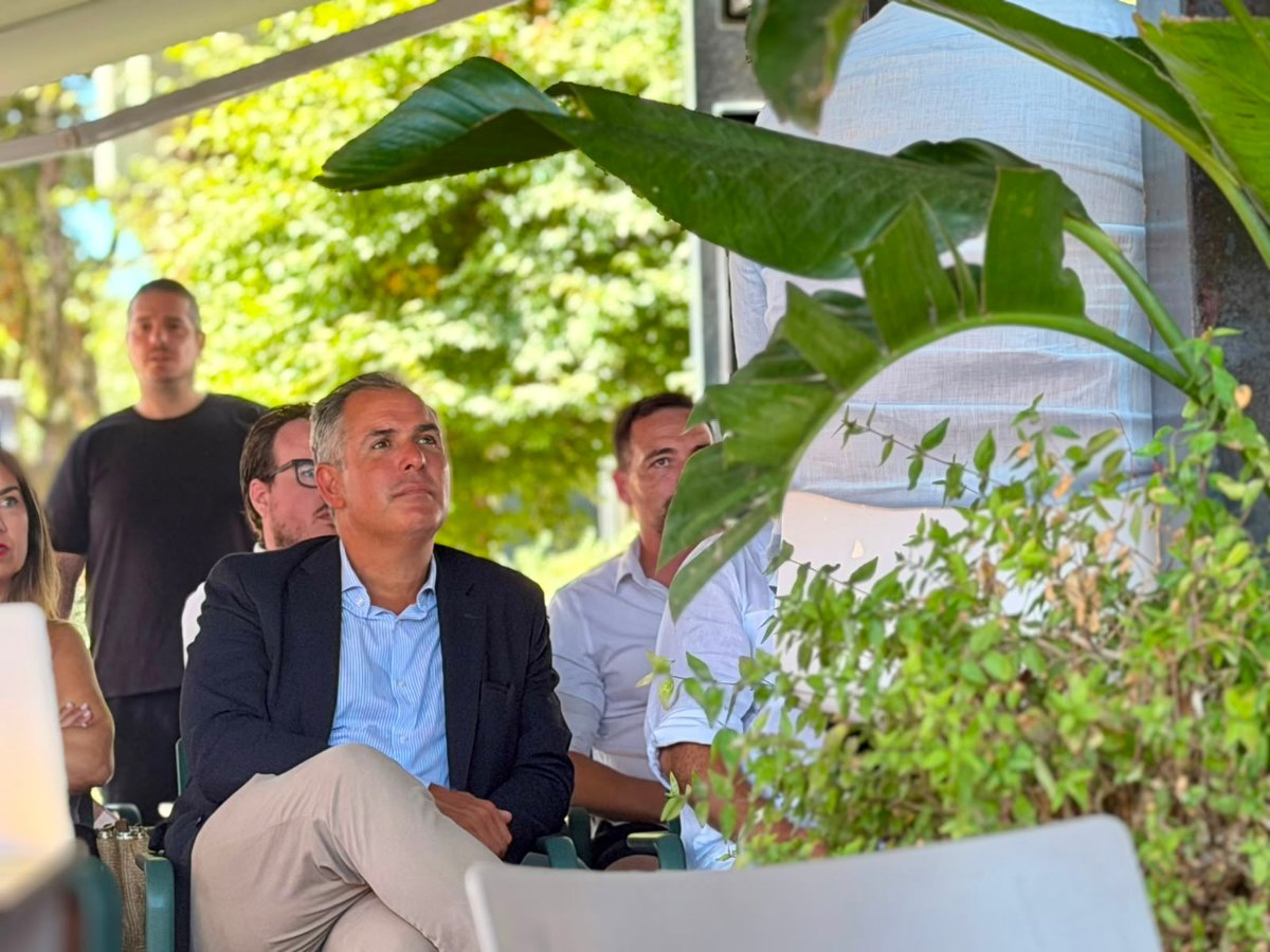Noticia - RAFA DOMINGUEZ NETWORKING APERITIVO AJE GALICIA 10-08-2026