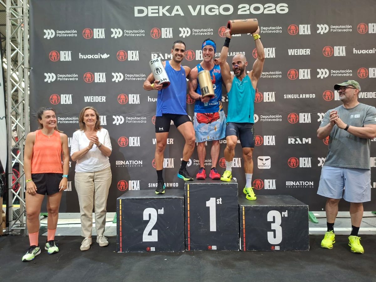 Luisa Sánchez entrega os premios da primeira edición do DEKA Vigo, que reuniu a máis de 1.200 deportistas