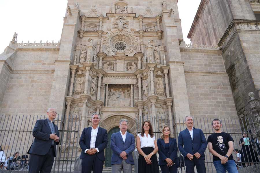 Rafa Domínguez na inauguración da igrexa de Santa María 