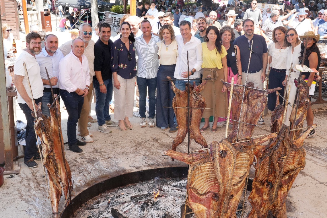 Luis López participa en Moraña na Festa do Carneiro ao Espeto, unha cita gastronómica de referencia na provincia