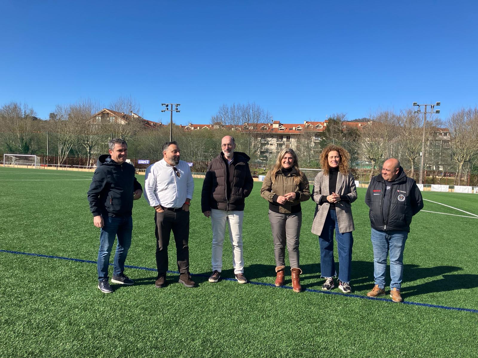 O deputado provincial Jesús Vázquez Almuíña visitou hoxe o campo de fútbol das Cercas