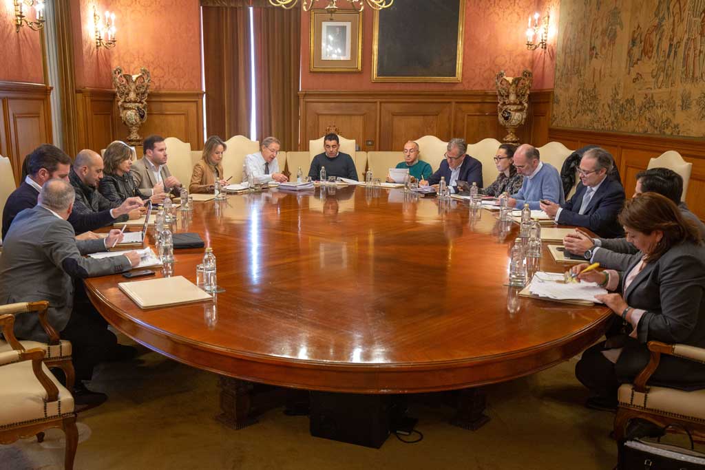 Xunta de Goberno no pazo provincial 