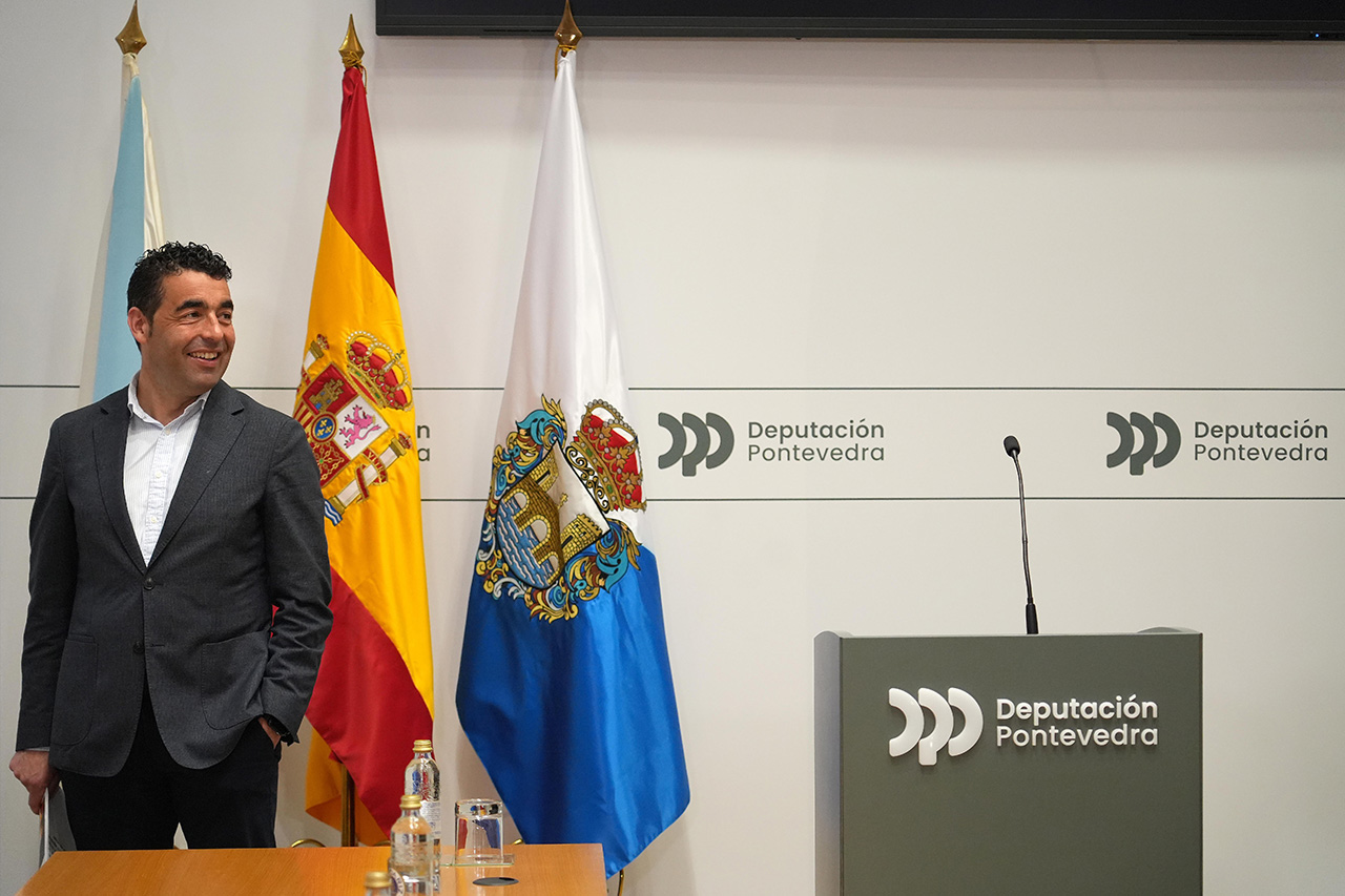 Luis Lopez na conferencia de prensa