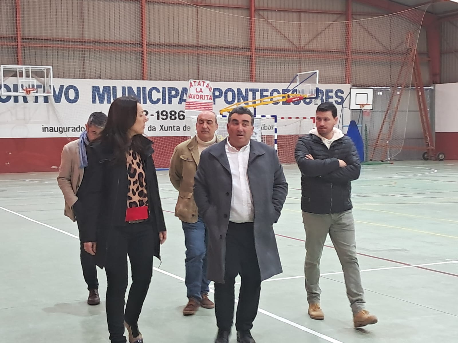 Ricardo Martínez visitou xunto coa alcaldesa, Maite Tocino, o pavillón polideportivo municipal de Pontecesures