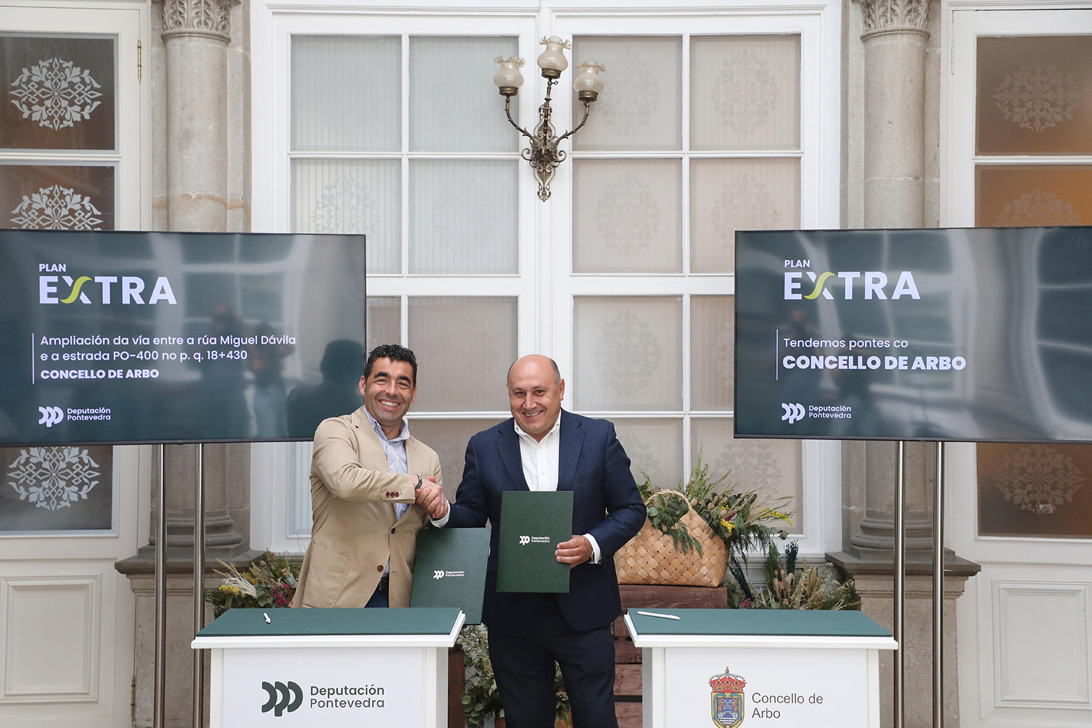 Luis López inicia o reparto de fondos do segundo Plan Extra polo Concello de Arbo, que recibe 0,54M€ para o ensanche da rúa entre Miguel Dávila e a PO-400