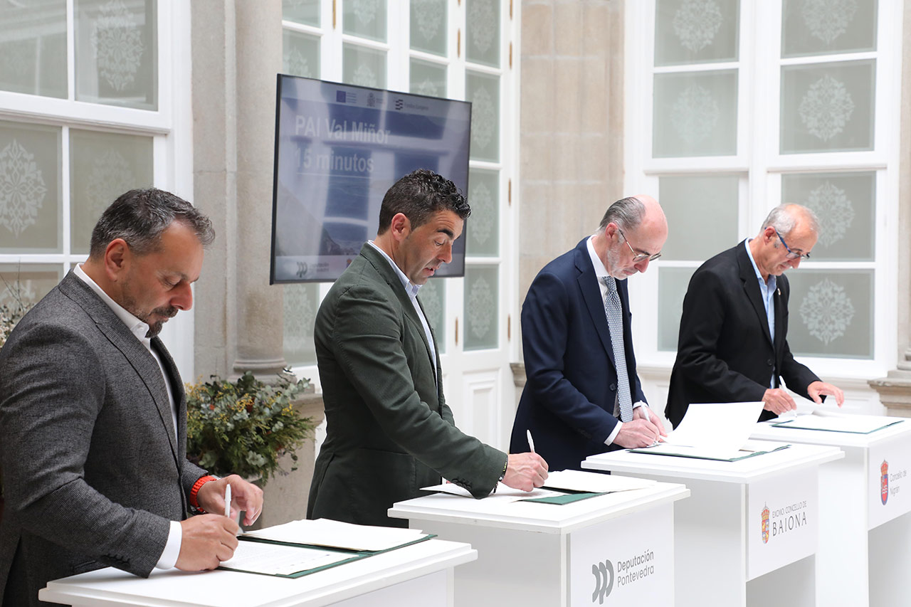 Luis López asina convenios Val Miñor 