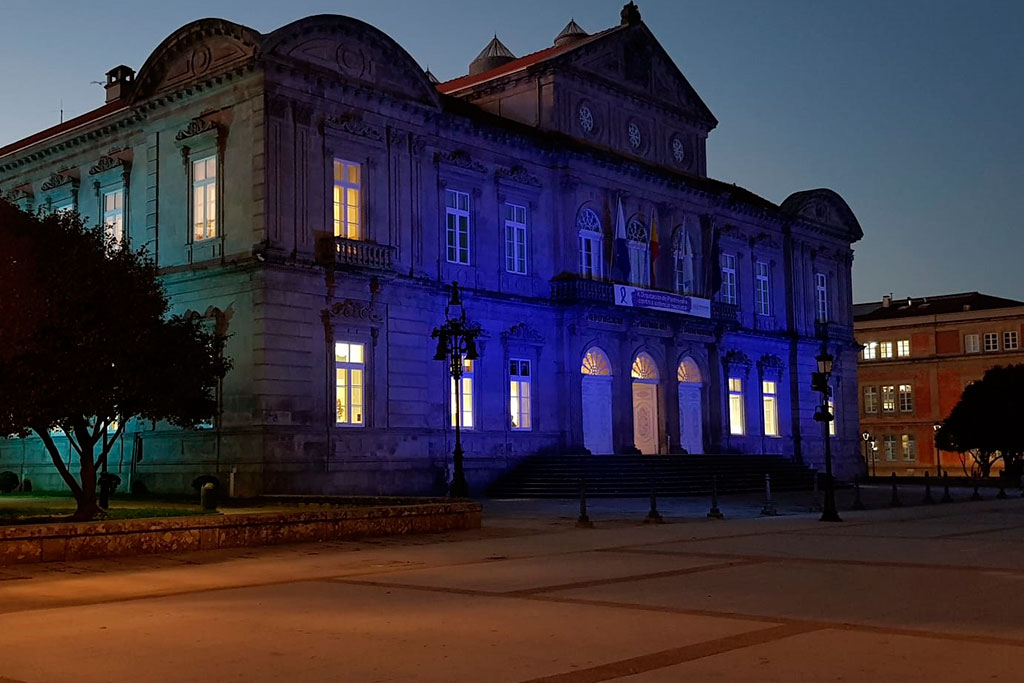 Pazo tinguido de azul
