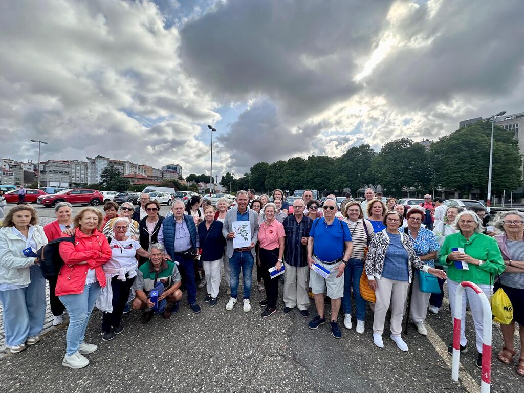 Rafa Domínguez cos integrantes da Asociación Amizade e da Sociedad Española de la Camelia