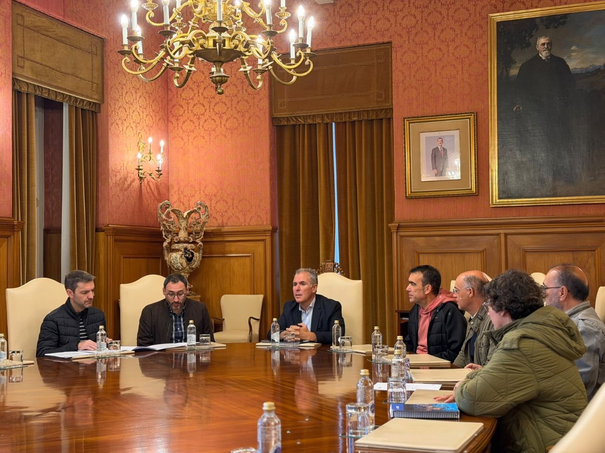 Rafa Domínguez confirma a prórroga dos convenios entre a Deputación e o Concello de Pontevedra para executar as obras na rúa Doce de Novembro e na contorna de Rosalía de Castro