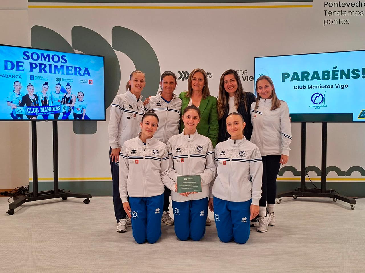Luisa Sánchez recibe ao Club Maniotas tras o seu histórico ascenso a Primeira División