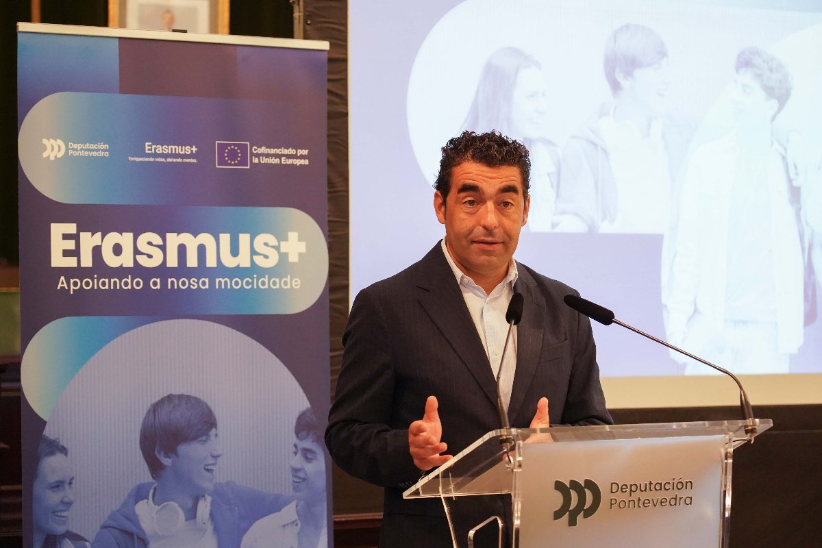O presidente da Deputación de Pontevedra, Luis López, destaca os beneficios que o proxecto Erasmus +