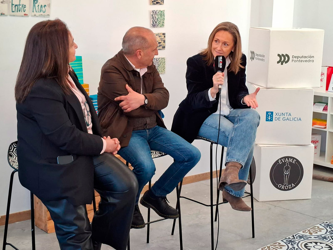 vicepresidenta da Deputación de Pontevedra, Luisa Sánchez, participou este martes na presentación da programación cultural que a Asociación Évame Oroza 