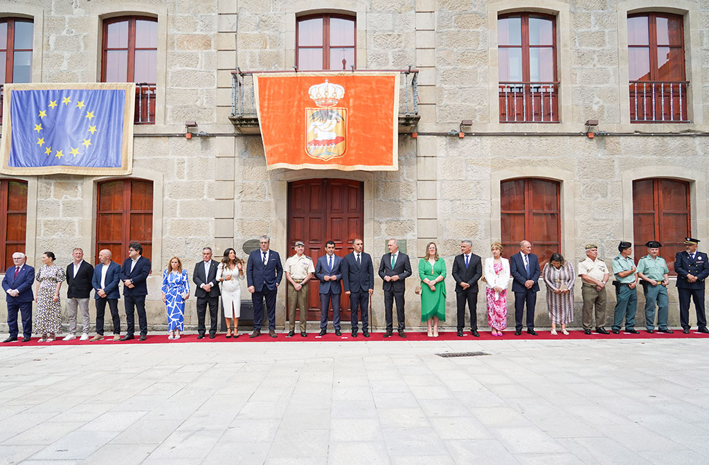 Luis López asiste aos actos de celebración das festas patronais de San Xoán en Poio