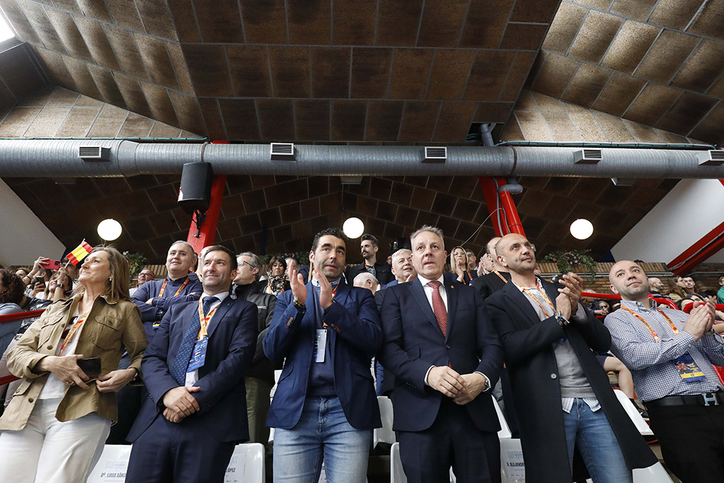 Luis López, e a vicepresidenta, Luisa Sánchez no partido de balonmán
