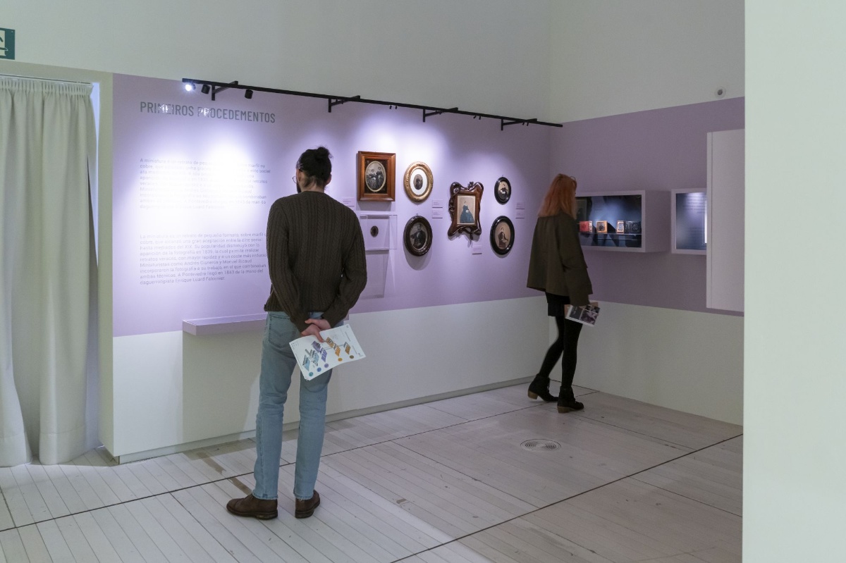 Estes días de Semana Santa serán os últimos para achegarse ás dúas exposicións temporais que neste momento están abertas no Edificio Castelao do “Debuxar coa luz. A fotografía en Pontevedra no século XIX” 