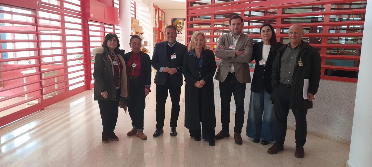 O deputado de Cultura, Jorge Cubela, acompañado polo xerente do Consorcio Galego de Servizos de Igualdade e Benestar, Perfecto Rodríguez Muíños, visitou este mércores o módulo Nelson Mandela do Centro Penitenciario da Lama
