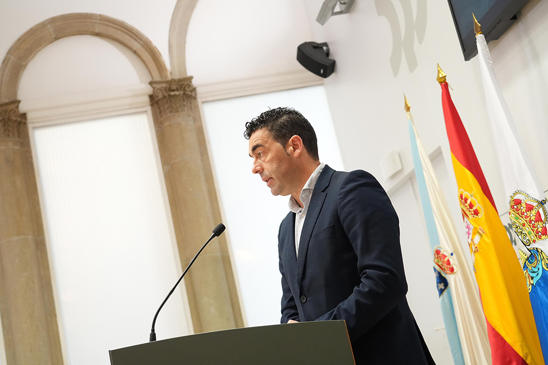 Luis Lopez na conferencia de prensa