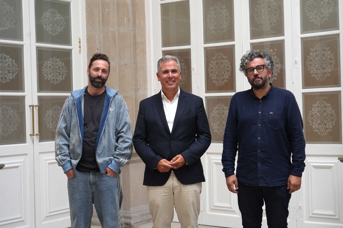 Noticia - 20260805 33 BIENAL DE PONTEVEDRA COMISARIOS CON VICEPRESIDENTE 05-08-2026