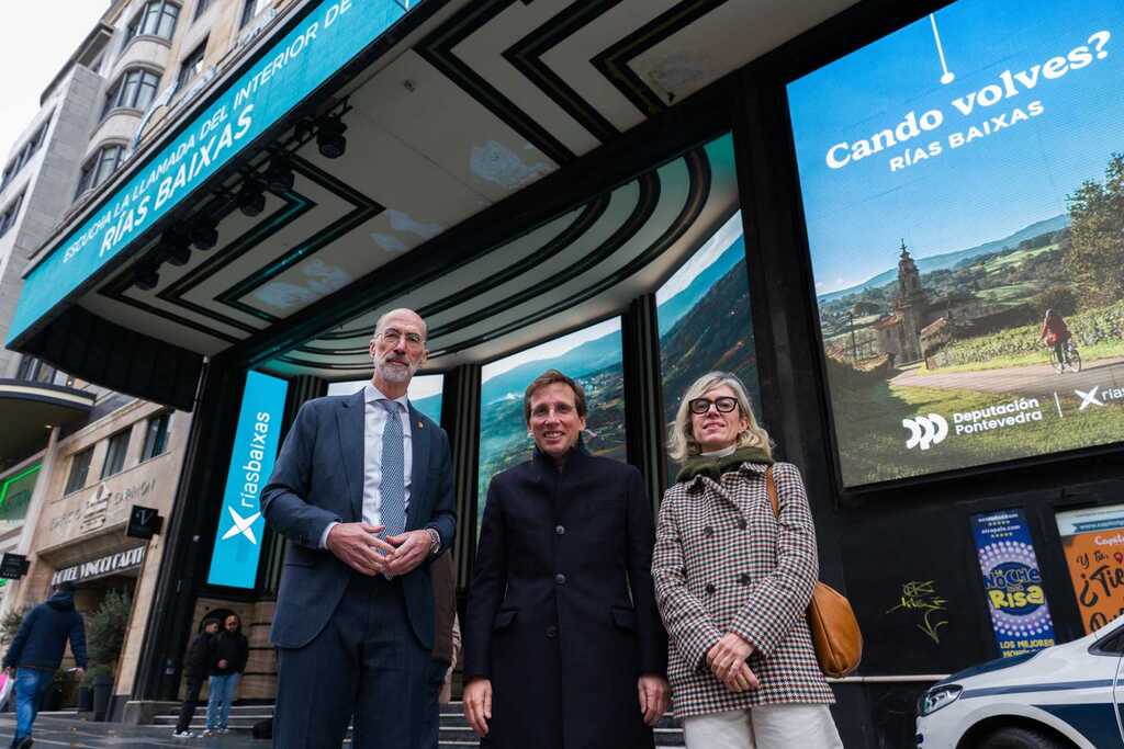 O deputado de Turismo Rías Baixas, Jesús Vázquez Almuíña co alcalde de Madrid