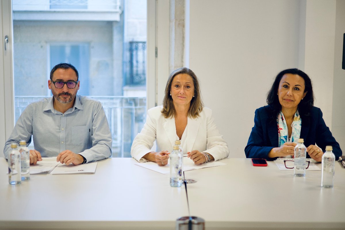 Luisa Sánchez activa a prórroga do convenio para a humanización da rúa San Roque ante a falta de execución municipal e garante o investimento da Deputación