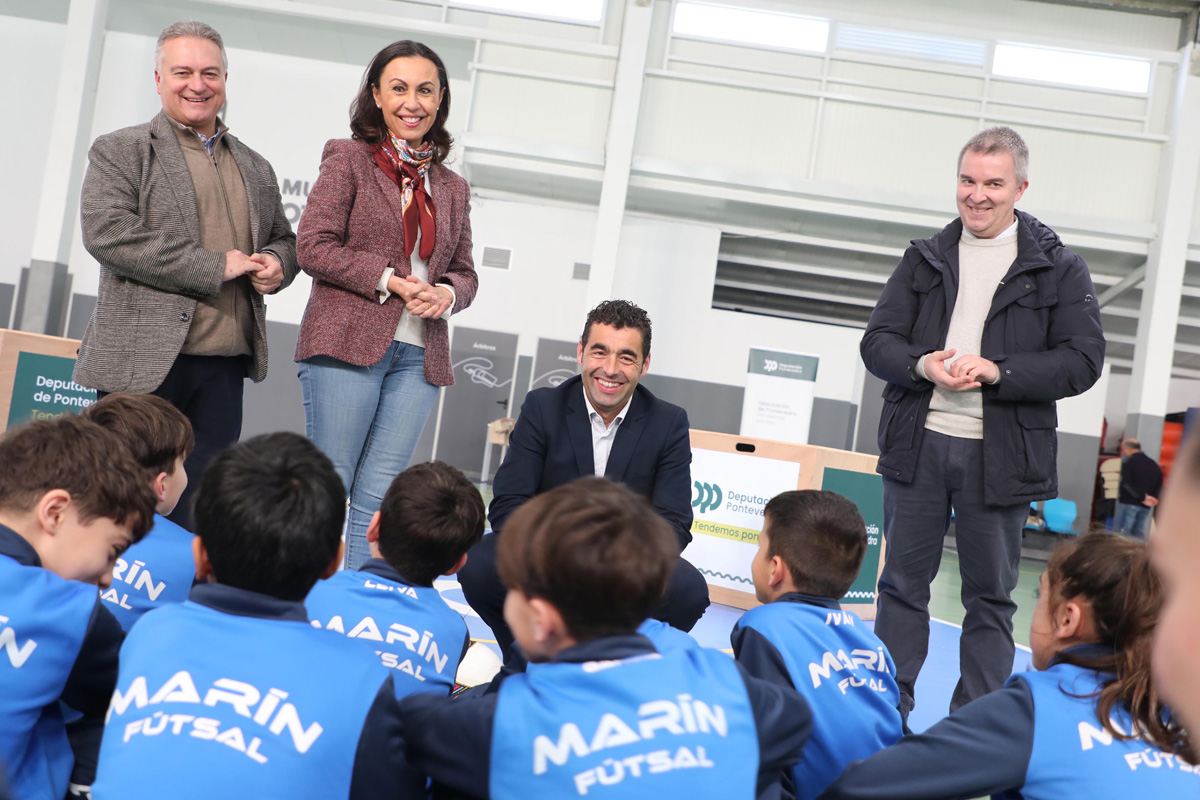 Luis López inaugura en Marín a reforma do pavillón da Cañota