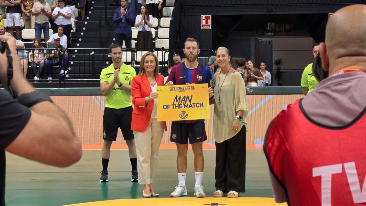 Luisa Sánchez presencia no Ifevi as semifinais da Supercopa Ibérica de balonmán