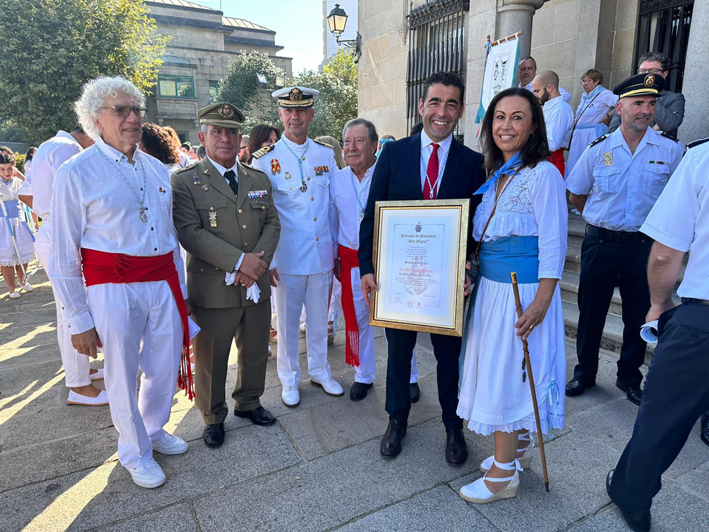 
		Luis López recibe en Marín a medalla como presidente de honra do Padroado de San Miguel
	