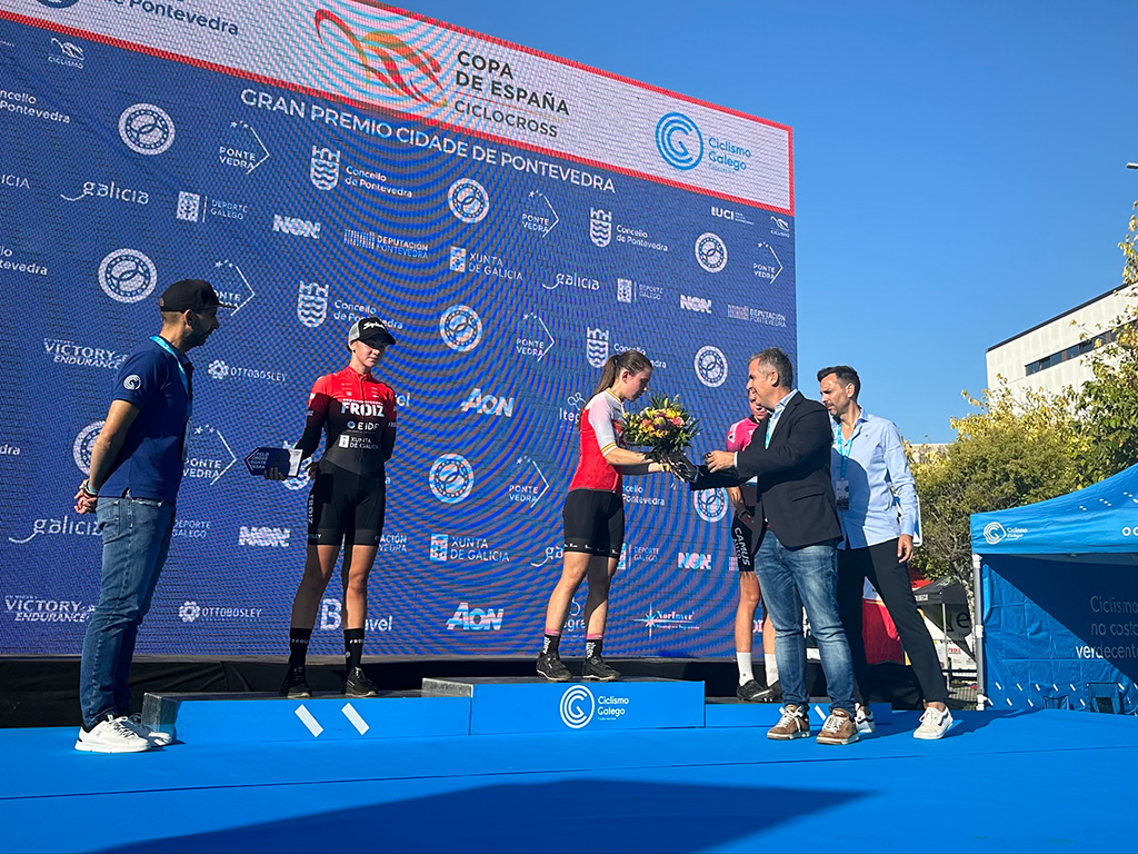 Rafa Domínguez participou na entrega de premios da competición de ciclocross Cidade de Pontevedra