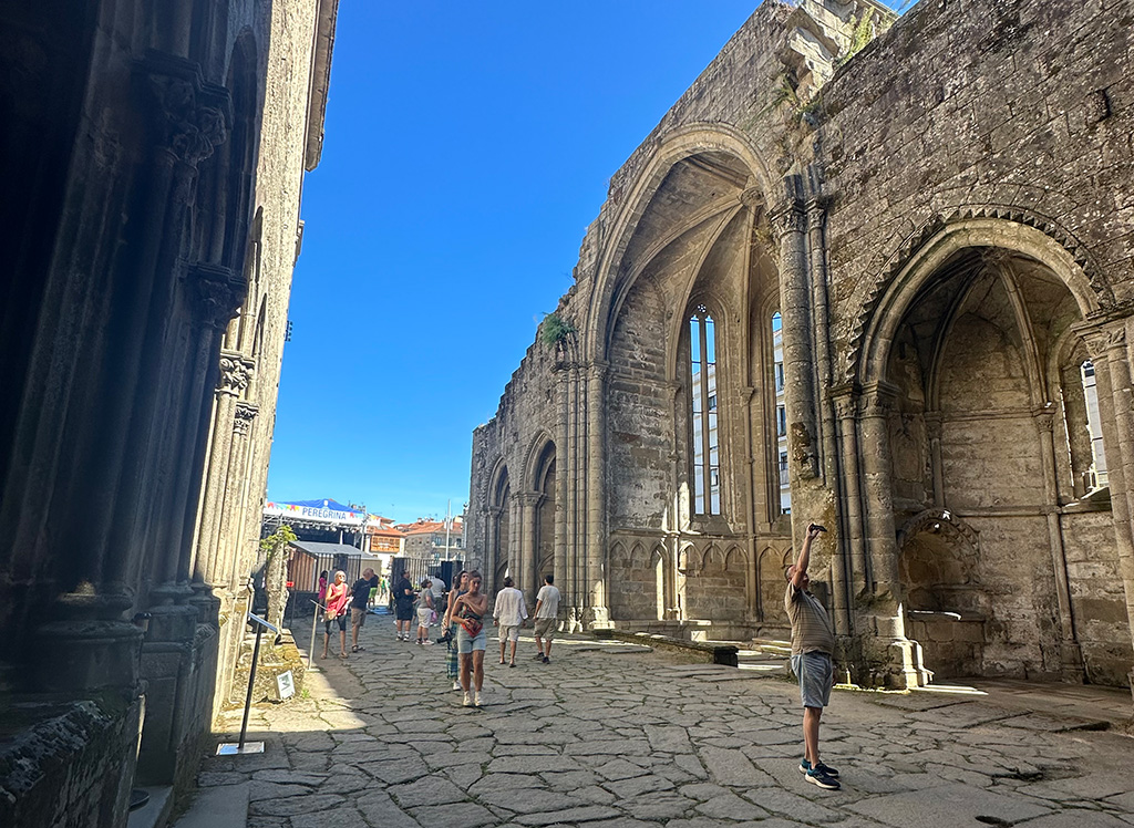 
		Últimos días do ano para as visitas guiadas ás ruínas de San Domingos, o edificio máis antigo do Museo de Pontevedra
	
