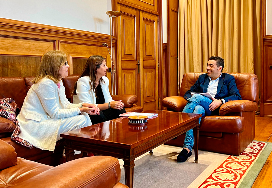  
		Respaldo da Deputación á Asociación Empresarias de Galicia nun encontro coa presidenta do colectivo, Susana Pérez
	