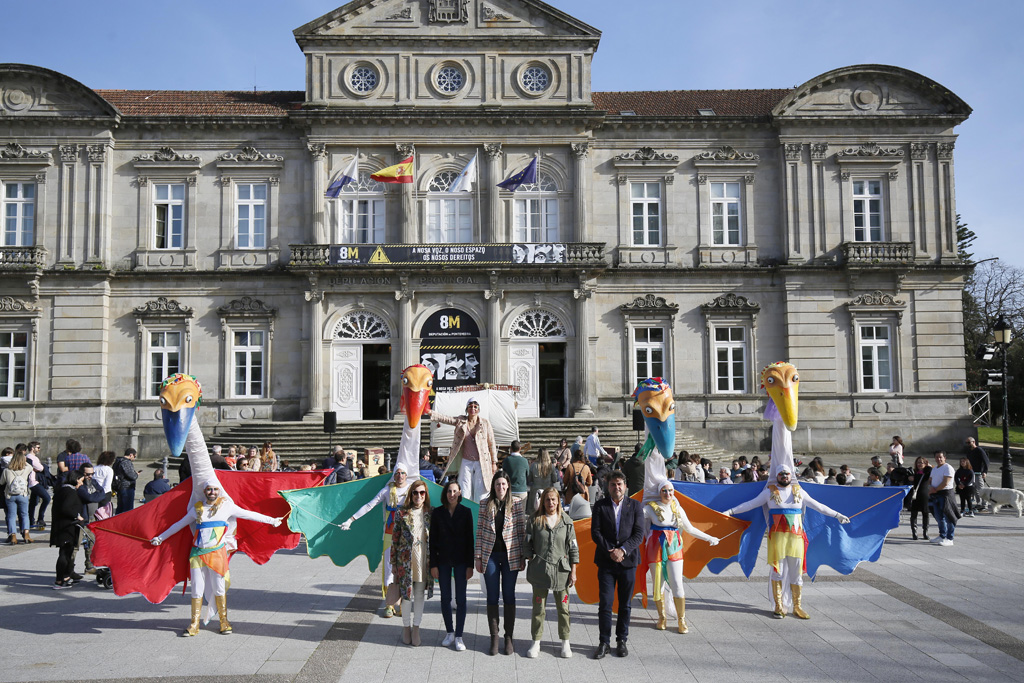  
		A Deputación leva a fantasía ás rúas da cidade de Pontevedra para celebrar o Día Mundial do Teatro
	