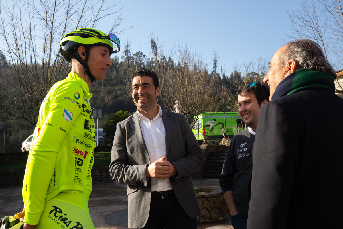 Luis López na presentación da nova tempada do Club Ciclista Rías Baixas