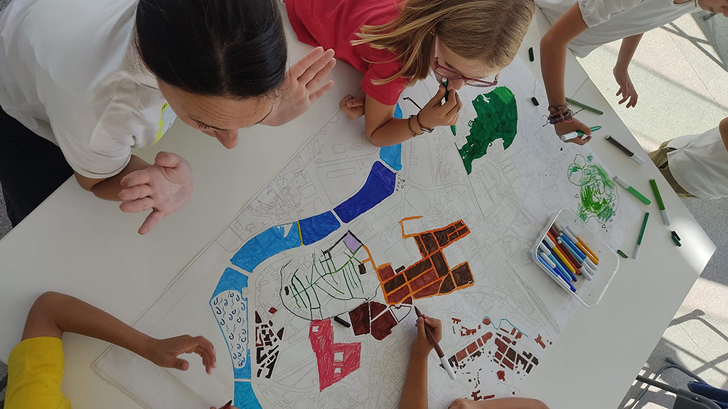  
		O Museo de Pontevedra celebra o Día Mundial da Arquitectura con catro obradoiros para nenas e nenos de 6 a 12 anos
	
