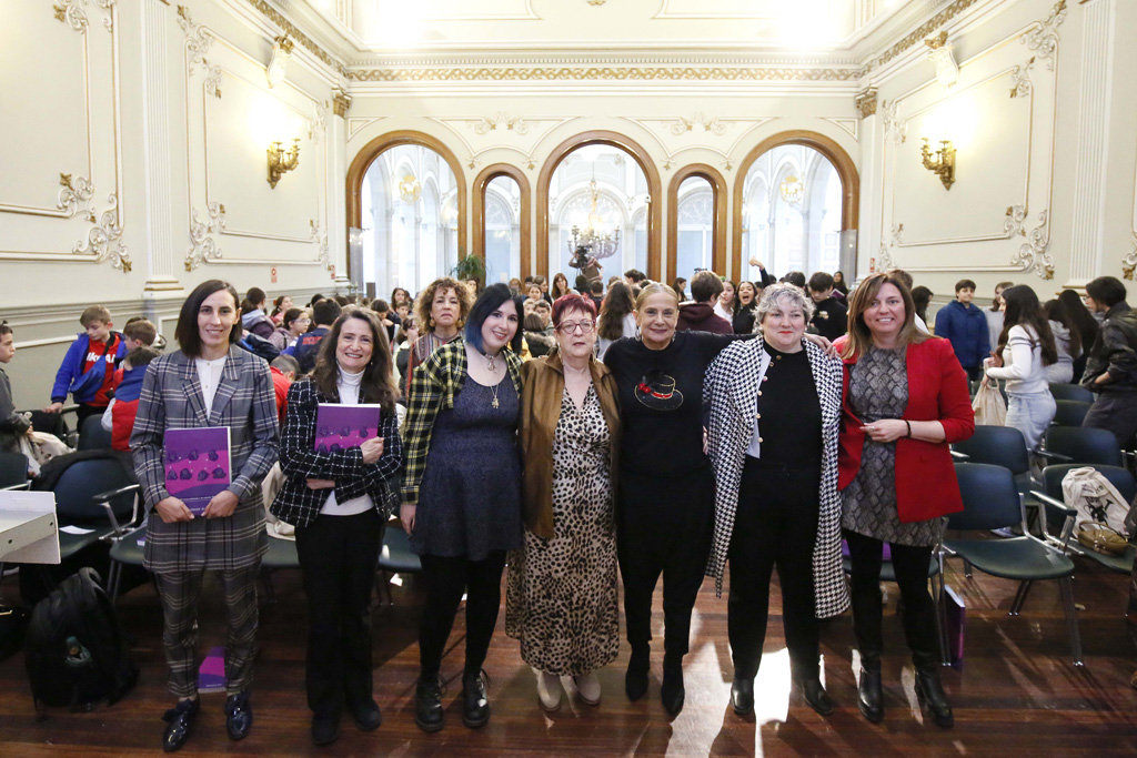  
		“Precursoras da Sustentabilidade” recupera as figuras de 40 mulleres activistas en prol “dun mundo mellor”
	