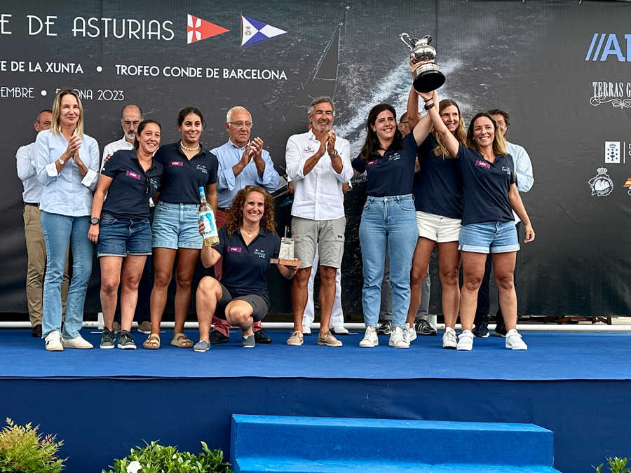  
		A vicepresidenta, Marta Fernández-Tapias, participou no acto de entrega dos premios da 38 edición do Trofeo Príncipe de Asturias e a 27 Gestilar Ladies Cup
	