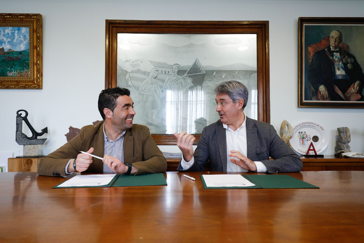 O presidente da Deputación de Pontevedra, Luis López, e o alcalde do Grove, José Cacabelos