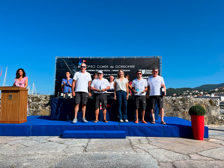  
		A vicepresidenta da Deputación fai entrega de premios do 48º Trofeo Conde de Gondomar, Gran Premio Zelnova Zeltia-Sabadell Urquijo
	